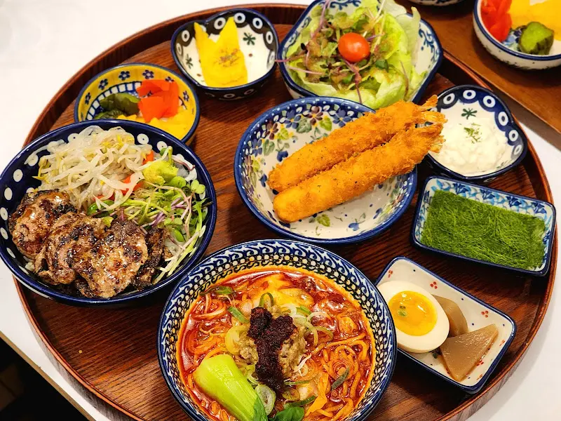 다양한 메뉴를 한 상에! 미도인 한상차림