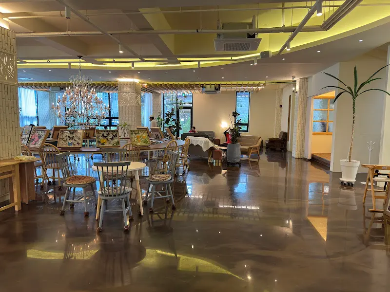 카페 미몽 1층 내부