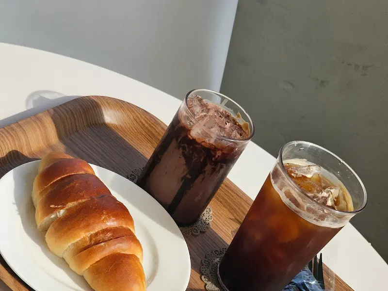 콜드브루와 빵