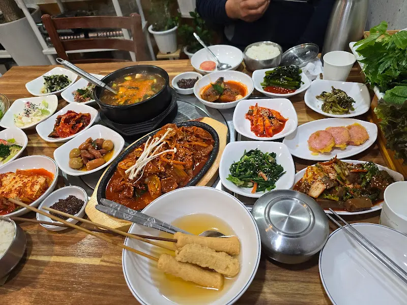 일월뜰쌈밥 푸짐한 한상차림