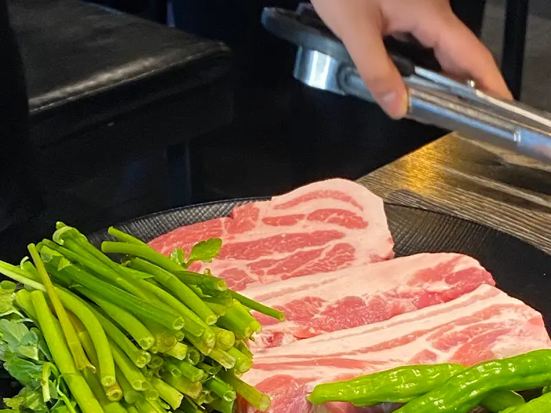 푸짐하게 차려진 푸름상회 한 상