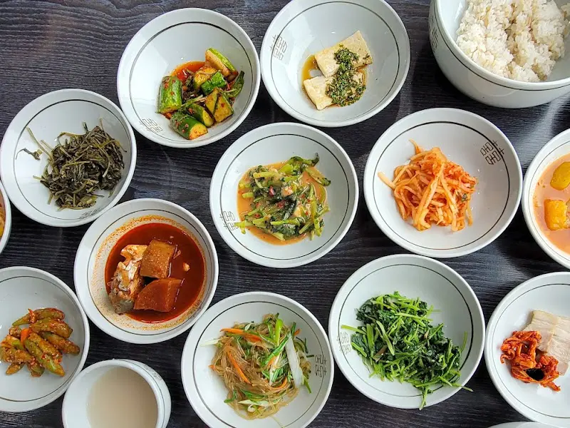 보릿고개 보리밥 정식 반찬