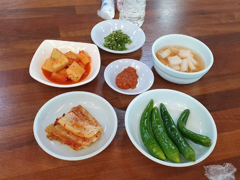 다양한 밑반찬들