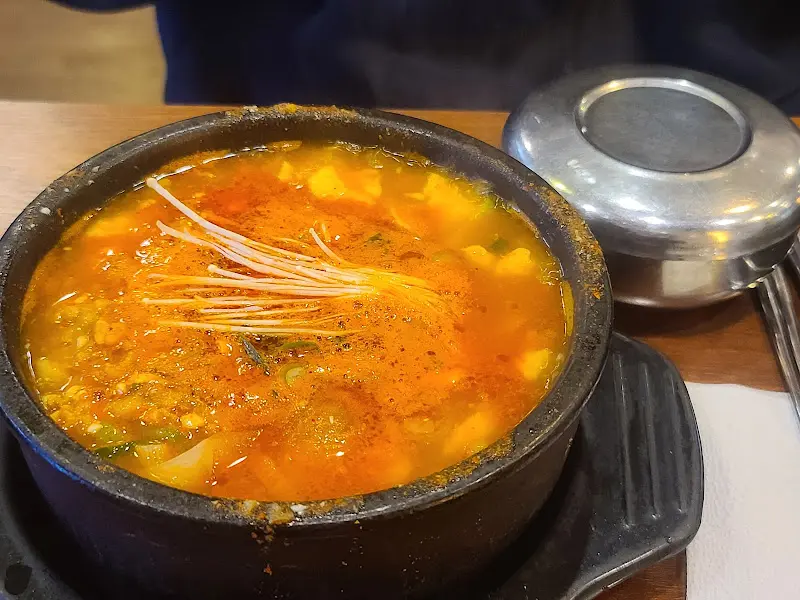 뚝배기에 담긴 순두부찌개