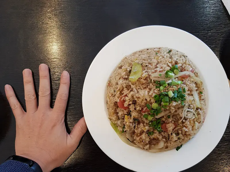 압도적인 양의 볶음밥