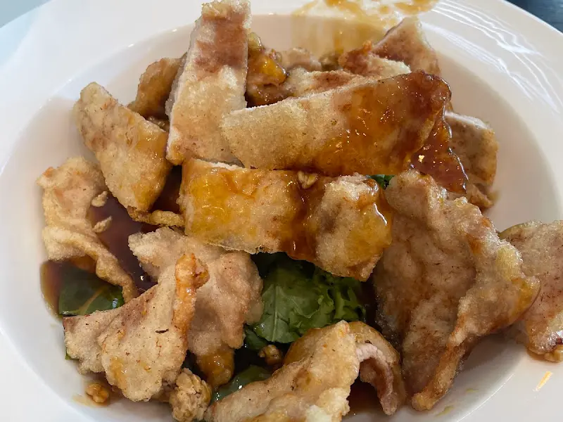 달콤한 소스가 뿌려진 탕수육