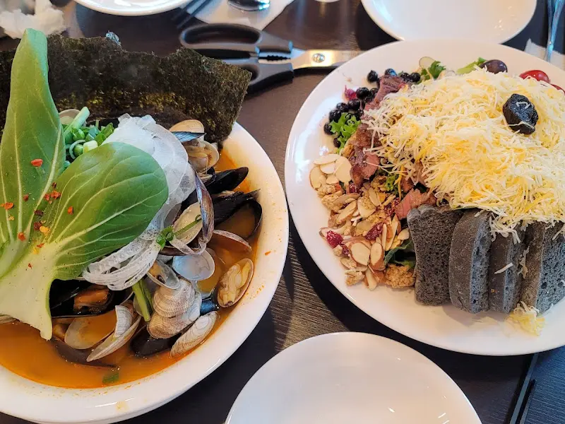 쌀국수와 샐러드