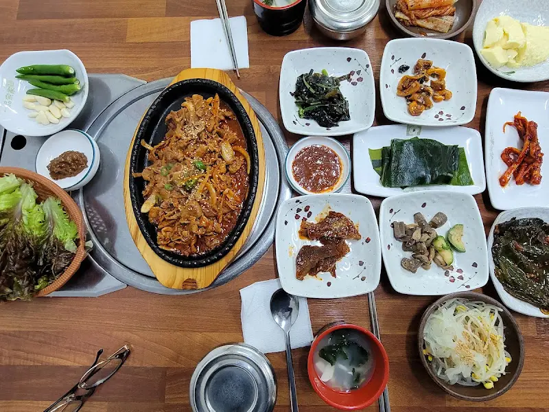 두루치기 정식 한상차림