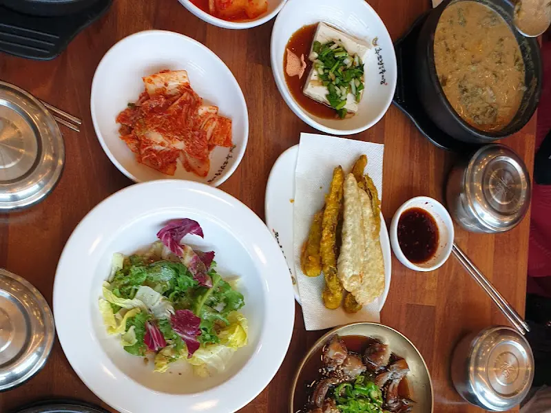 다양한 밑반찬들