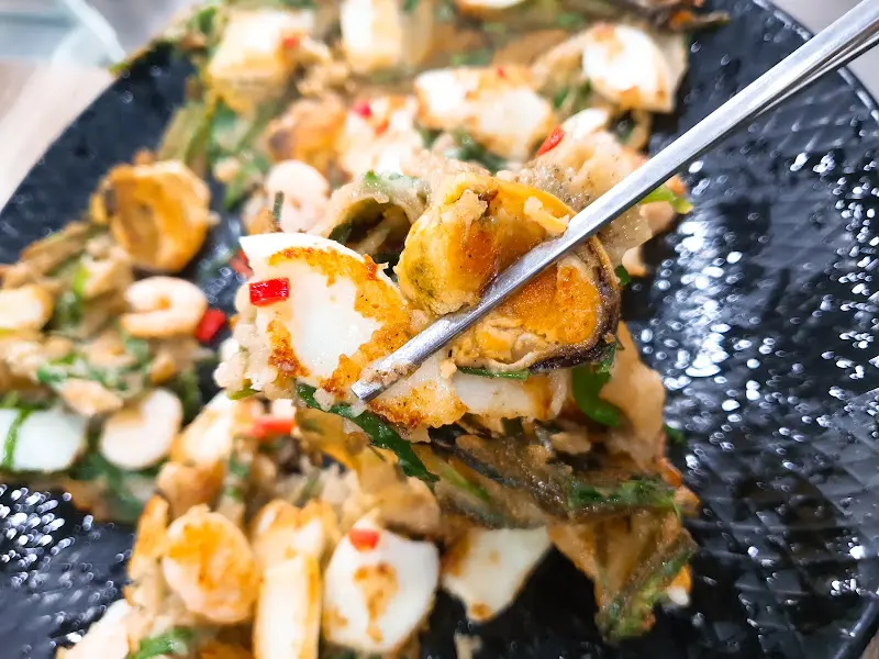 해물이 가득한 해물부추전