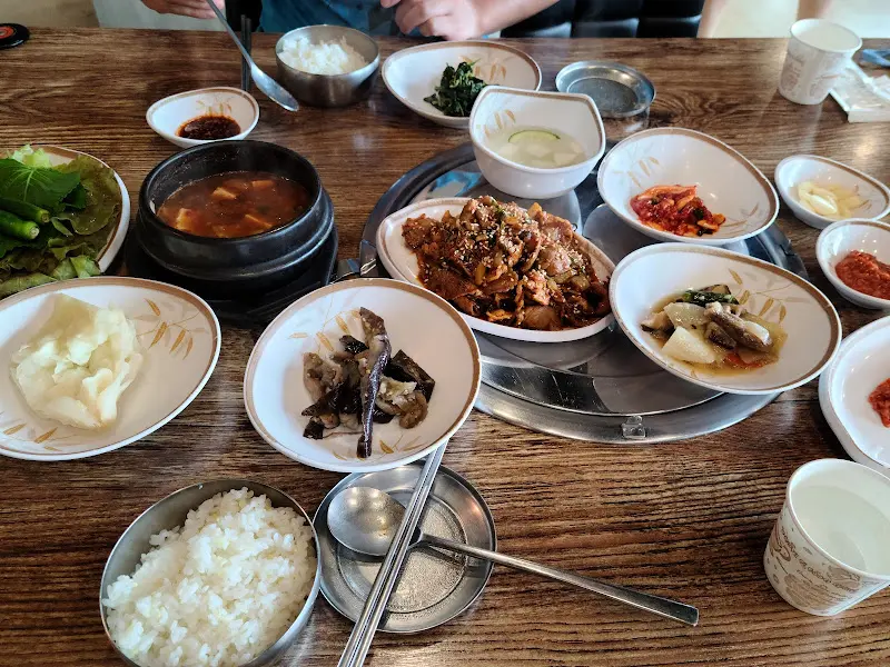 푸짐한 밑반찬 한 상 차림