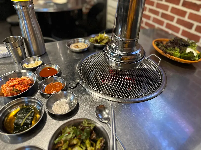 화통소금구이 기본 반찬 세팅