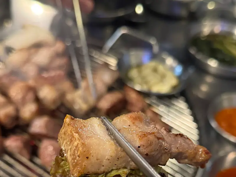 깻잎 장아찌에 싸 먹는 삼겹살