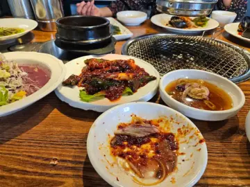 당동에서 만나는 전라도 밥상, 푸짐한 반찬에 감동하는 미식 로드, 안성 맛집 “한돈명가”