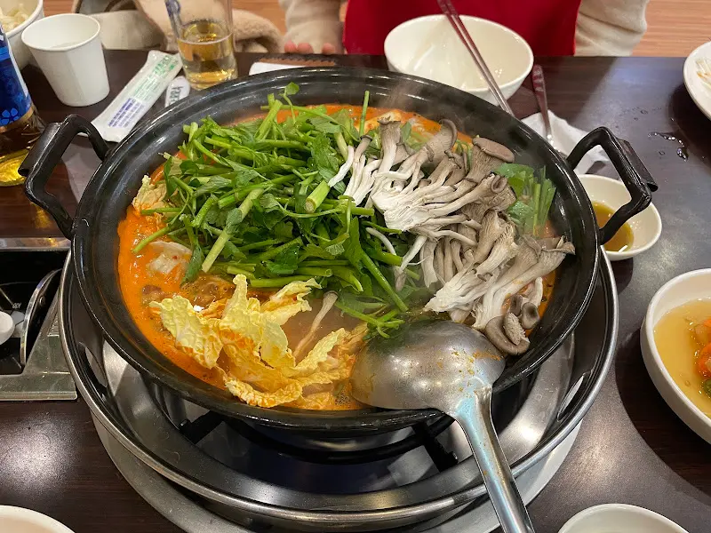 칼국수와 샤브샤브의 조화