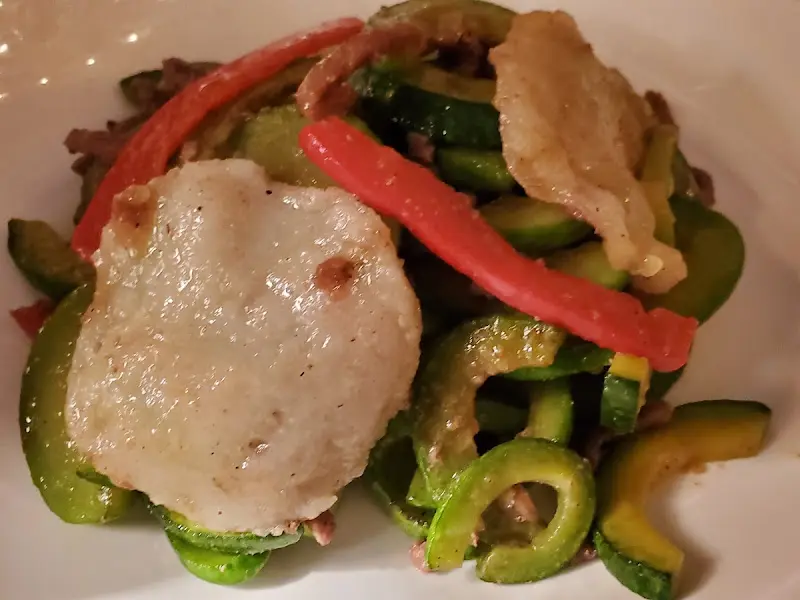 다채로운 색감의 샐러드