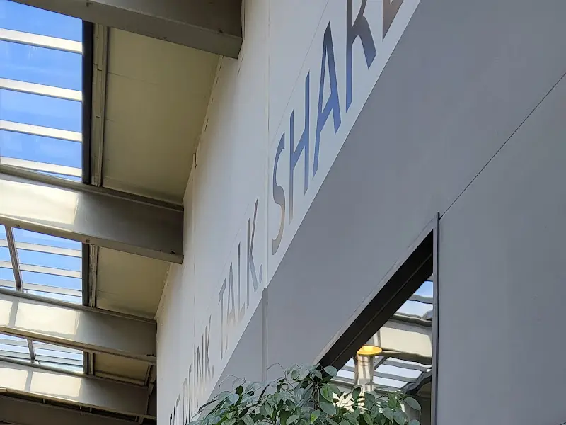 카페 오펠 외부 사인