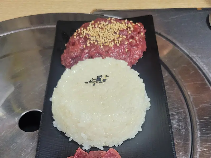 신선함이 느껴지는 말고기 육회