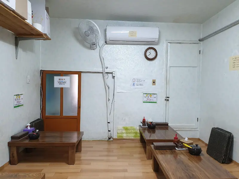 미각 칼국수 내부 모습