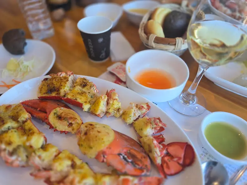 랍스터와 곁들임 메뉴