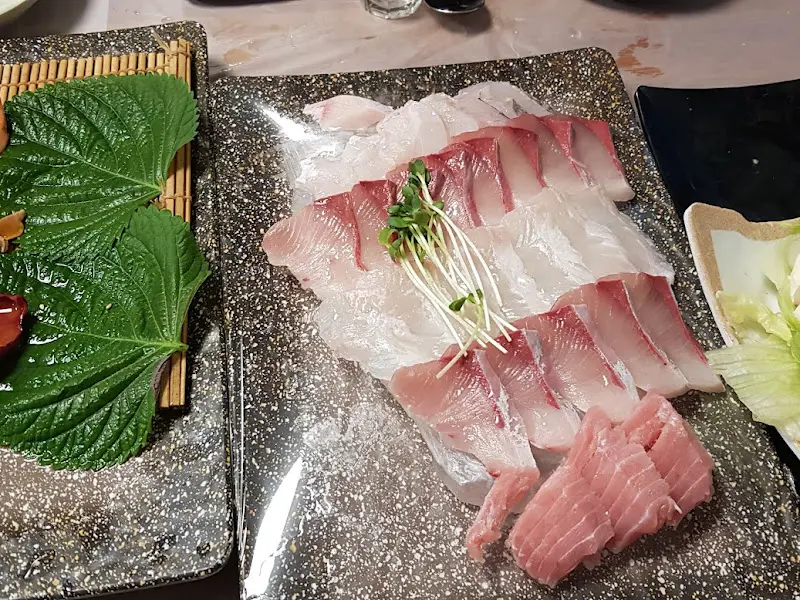 신선한 회 한 상차림