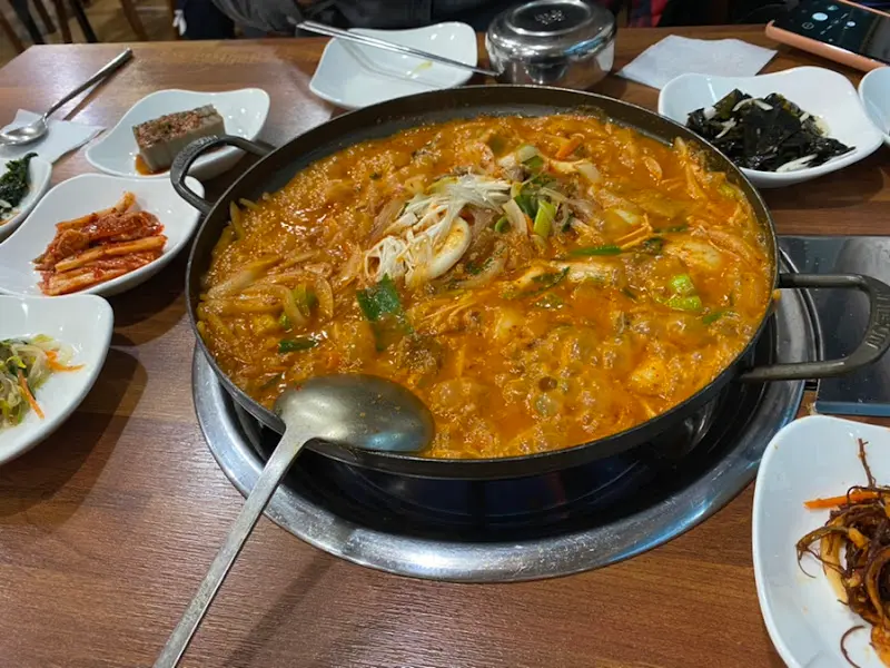 소찌개 한상차림