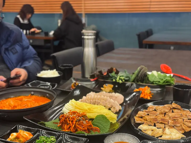 푸짐한 한 상 차림 전체샷