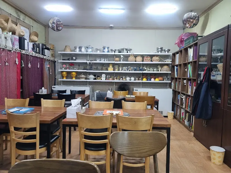 소박하지만 정겨운 식당 내부