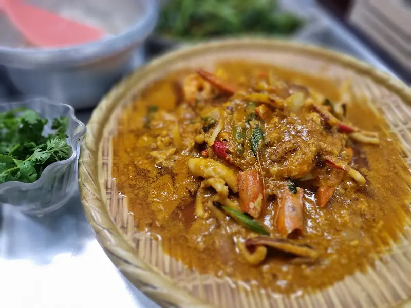 푸짐한 해산물이 들어간 요리