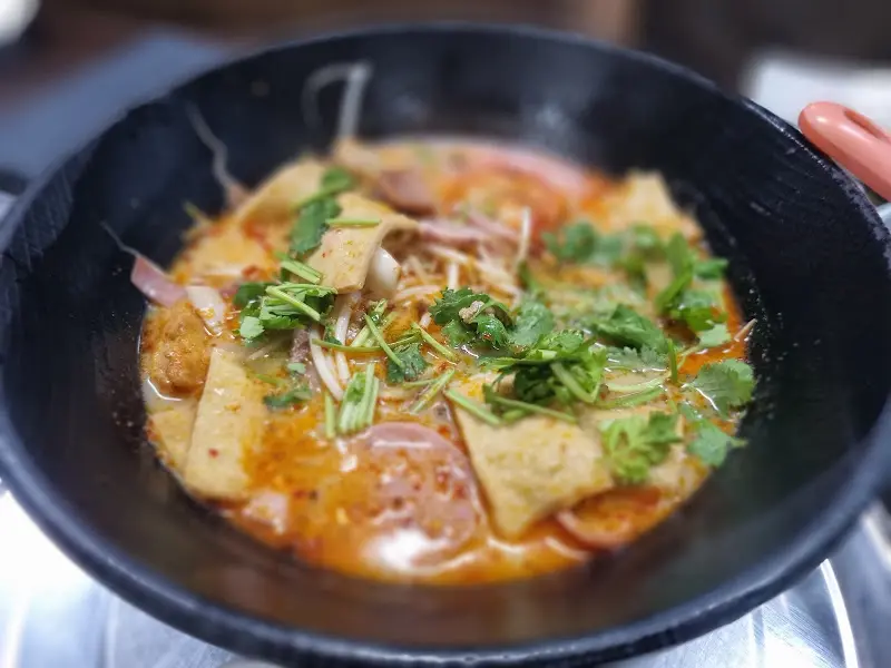 독특한 비주얼의 쌀국수