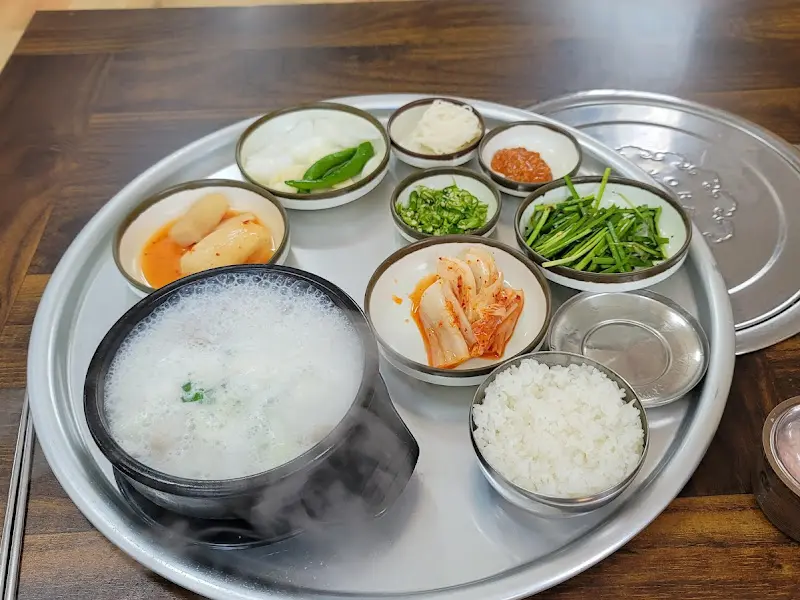 돼지국밥 한상차림