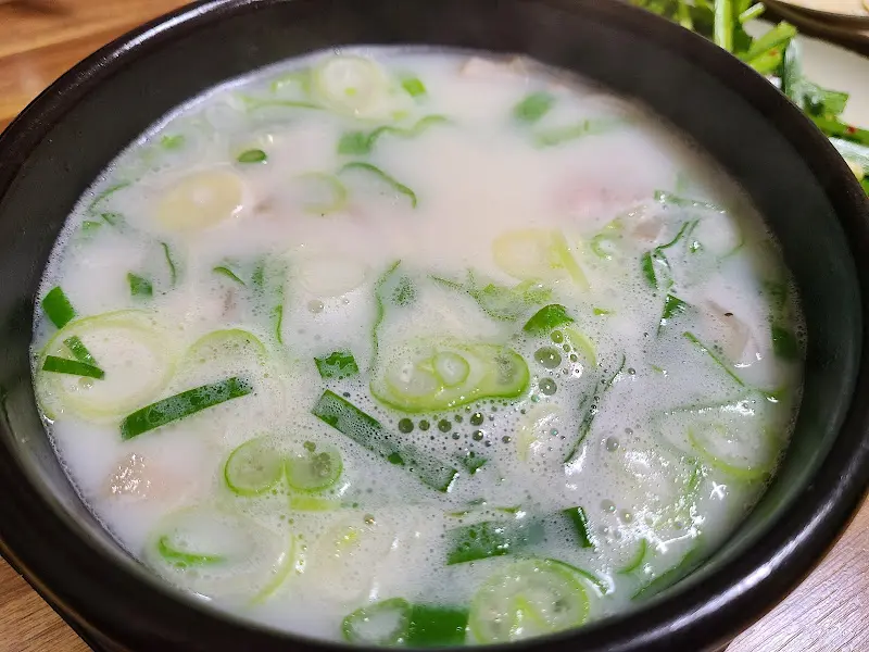 돼지국밥 근접샷
