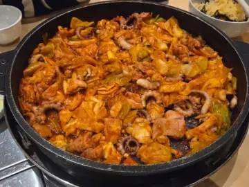 송파 잠실 에서 즐기는 낙지 품은 닭갈비, 찐 맛집 인정!