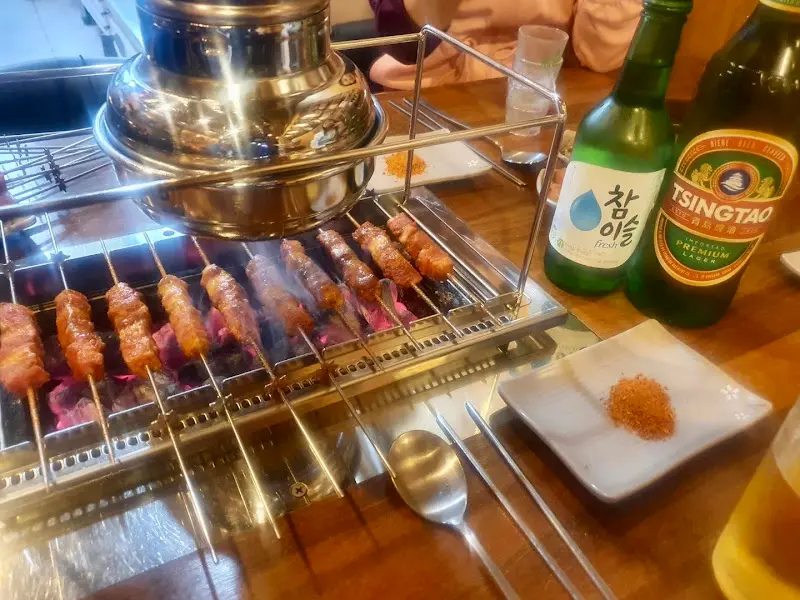 양꼬치가 구워지는 모습