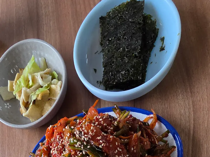 장터식당 꽃게살 비빔밥과 김