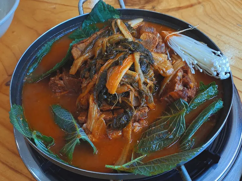 푸짐한 감자탕 한 상