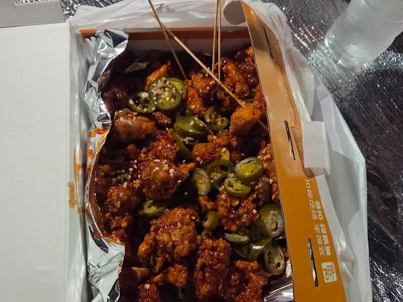 포장 박스에 담긴 닭강정