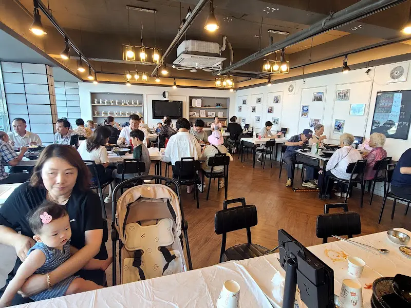 깔끔하고 쾌적한 식당 내부