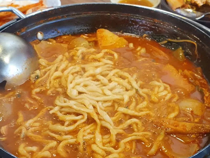 닭볶음탕에 사리 추가