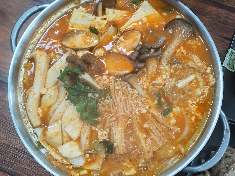 두부 버섯 전골