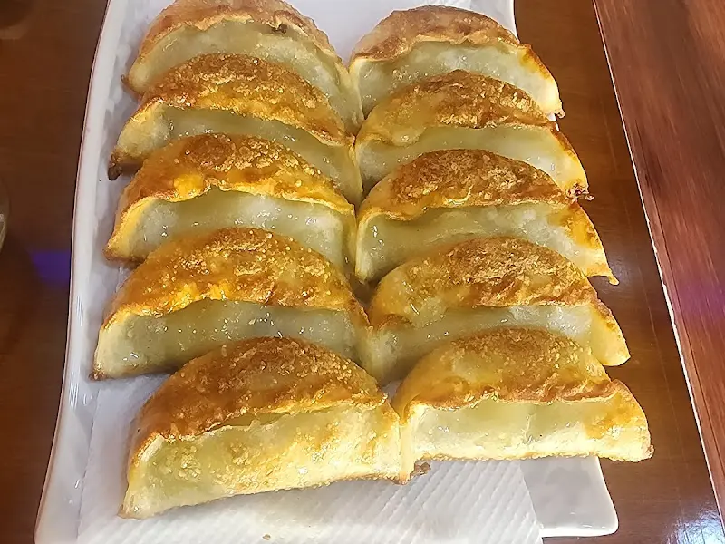 바삭하게 튀겨진 꾼만두