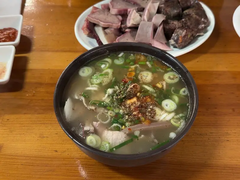 이화찹쌀순대의 국밥과 모둠 순대