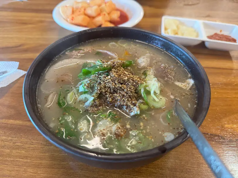 이화찹쌀순대 국밥과 깍두기