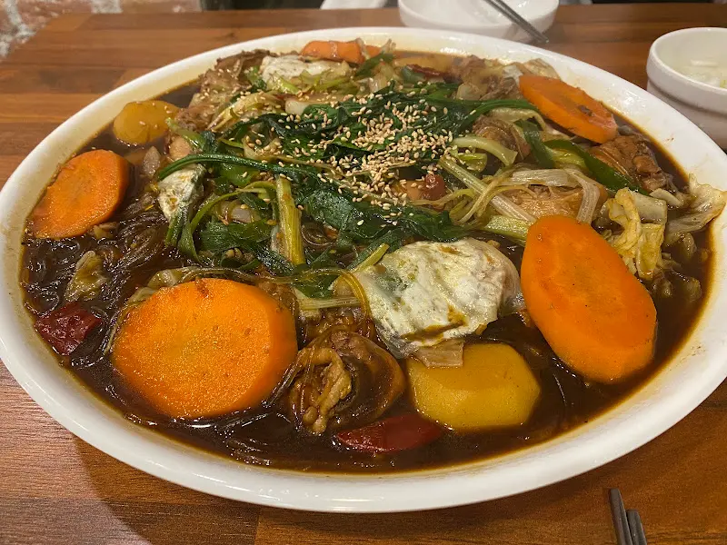 윤기 좔좔 찜닭