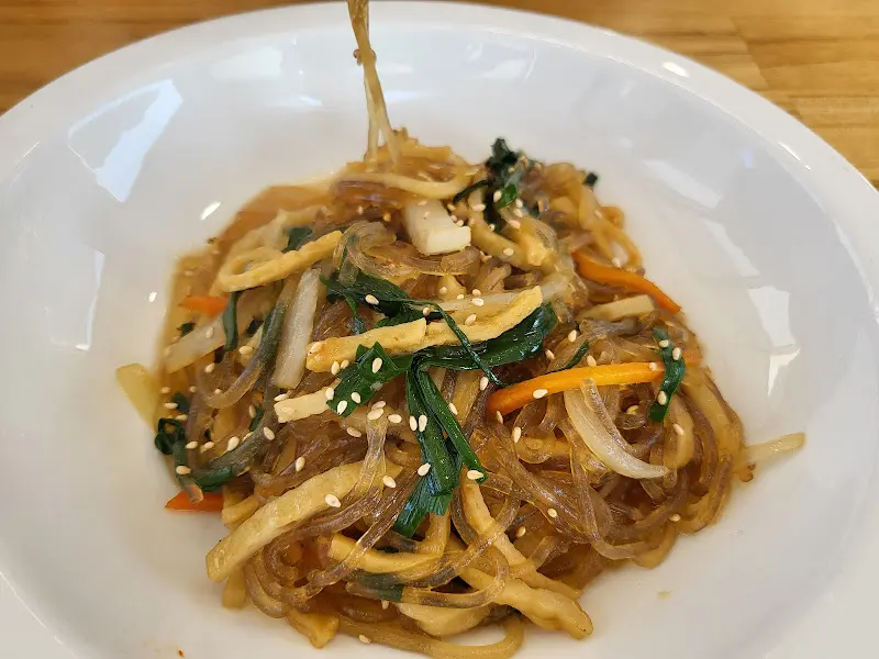 윤기 자르르 흐르는 잡채