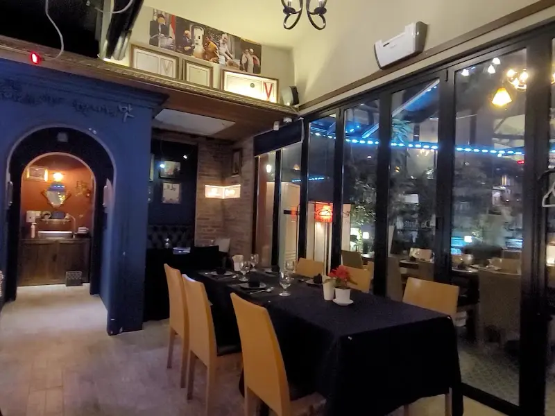 아늑한 실내 분위기