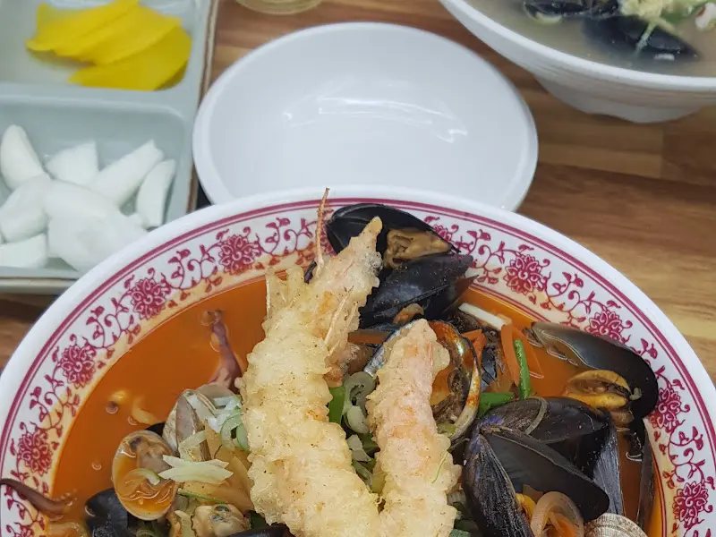 새우튀김이 올라간 짬뽕의 모습