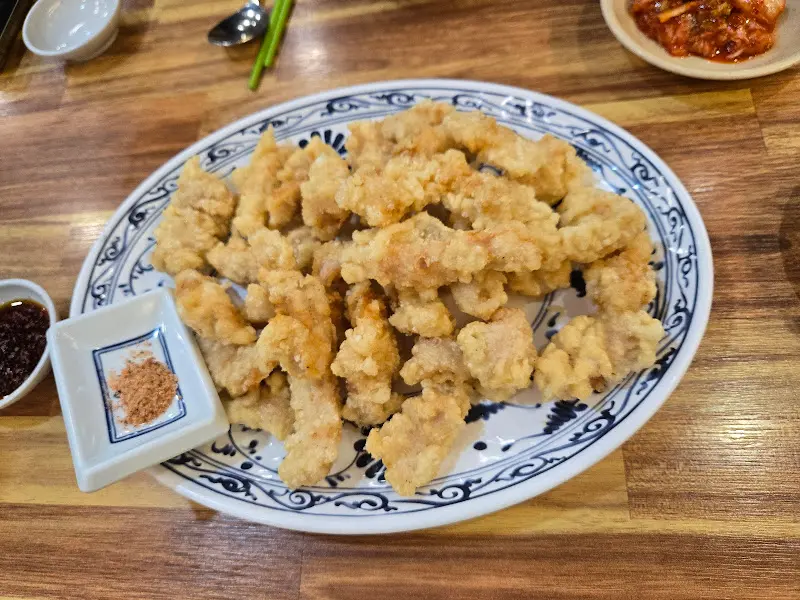 연중반점 고기튀김 한상차림