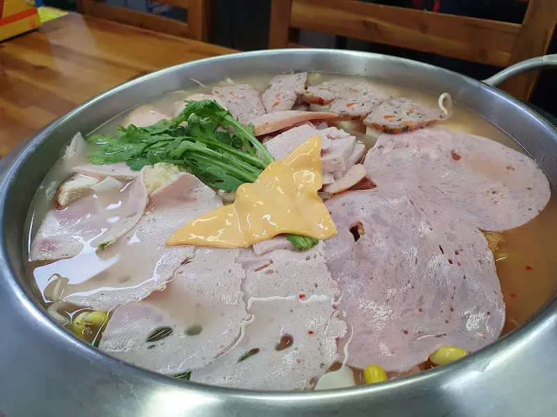 송쌤수제햄부대찌개 천연육수 햄 비주얼