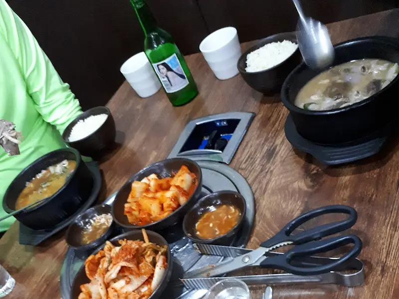 운천식당 내부